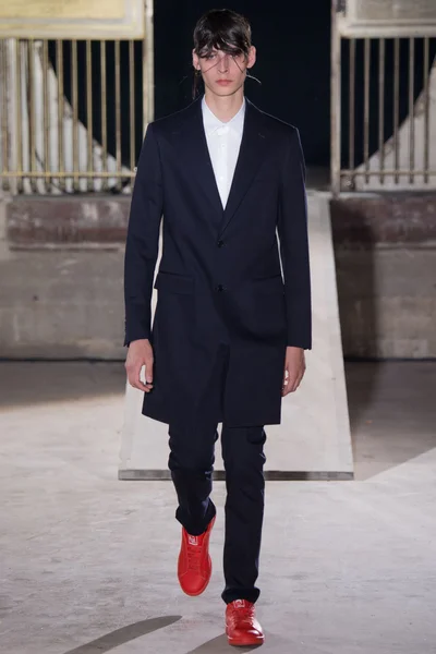 Look 25
